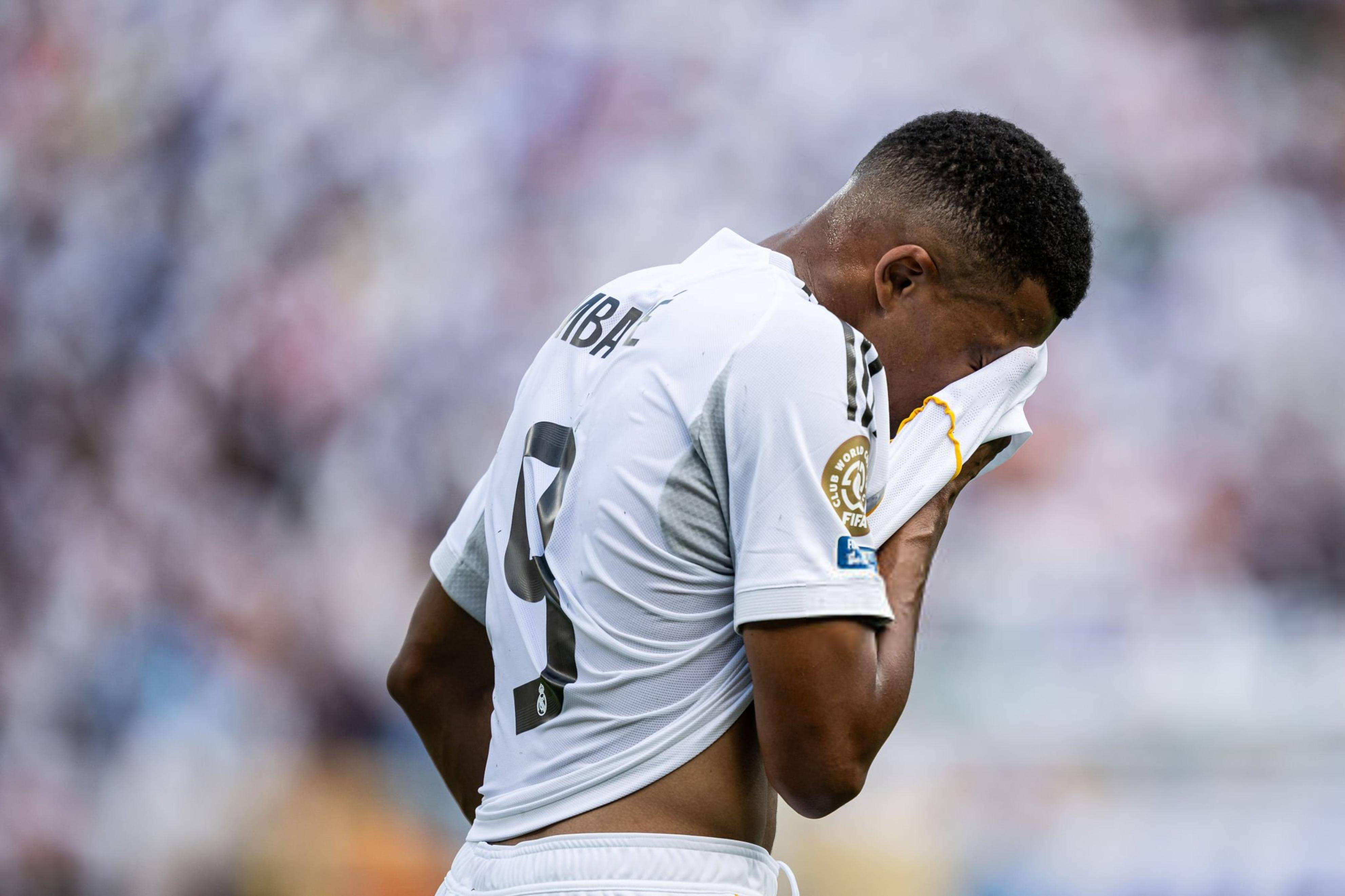 包含姆巴佩在巴黎圣日耳曼比赛中出色防守，比赛局势复杂引发热议！气势如虹延续的词条-九游体育怎么买球